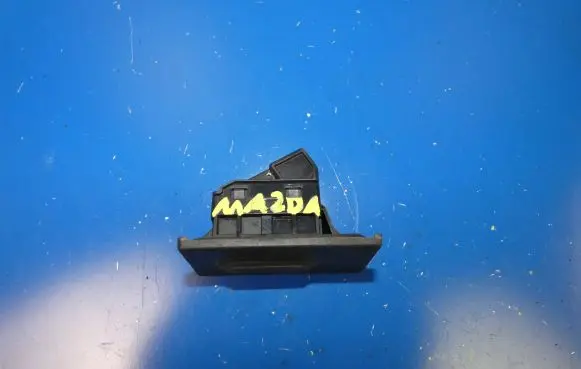 Mazda 3 II Tailgate/trunk/boot open switch 