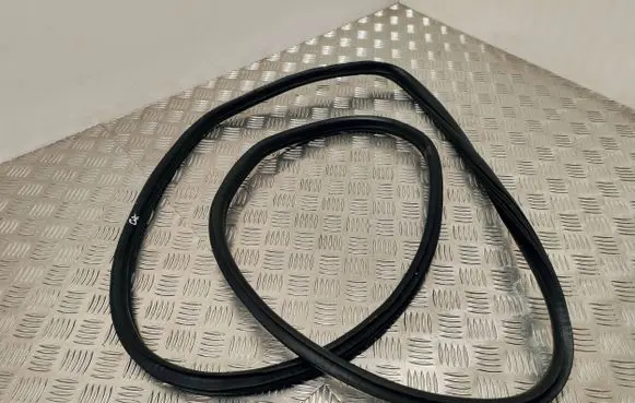 BMW 2 F46 Rear door rubber seal (on body) 
