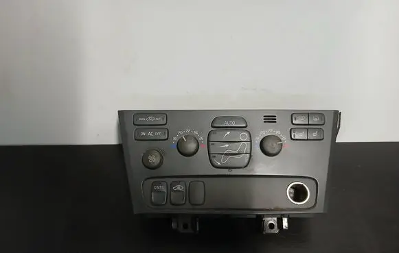 Volvo V70 Climate control unit 8691875