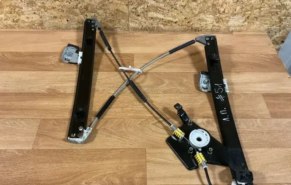 Ford Mondeo Mk III Front window lifting mechanism without motor 