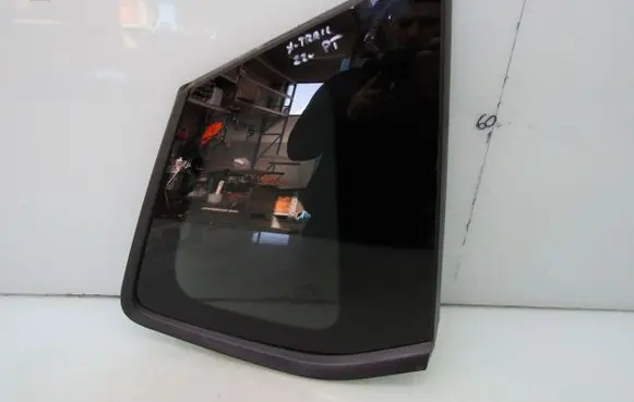 Nissan X-Trail T33 Rear side window