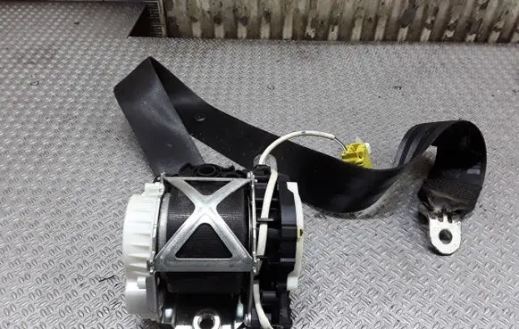 Volkswagen PASSAT B6 Front seatbelt 3C1857706F