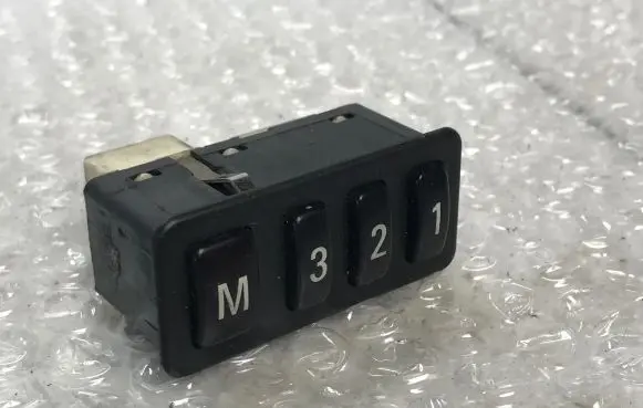 BMW 5 E39 Seat memory switch 8352160