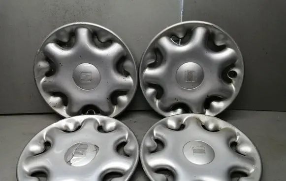 Seat Cordoba (6K) R13 wheel hub/cap/trim 6K0601147G