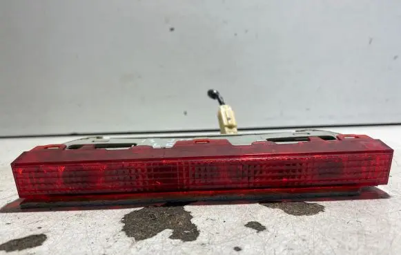 Lexus IS 220D-250-350 Third/center stoplight
