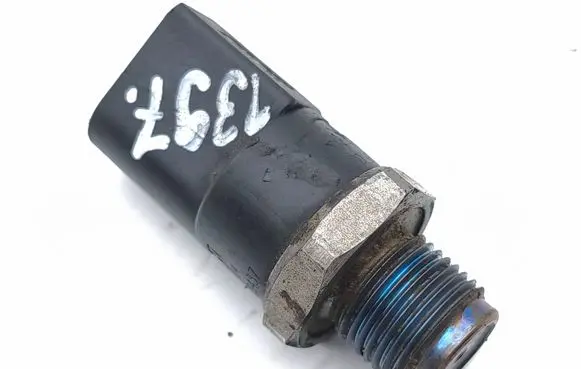 Mercedes-Benz ML W164 Fuel pressure sensor 0281002504
