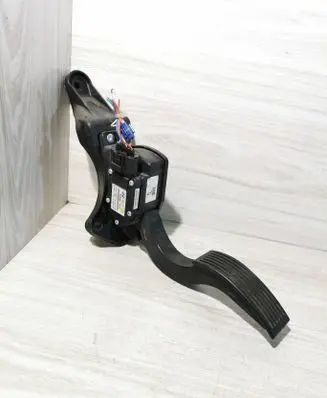 Hyundai Santa Fe Accelerator throttle pedal BLK0056A2B100