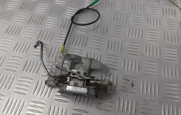 Peugeot 107 Front door lock
