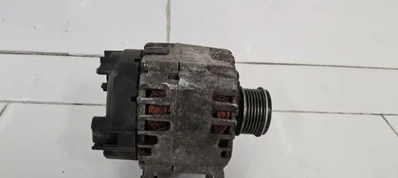 Skoda Octavia Mk2 (1Z) Generator/alternator 03L903023F