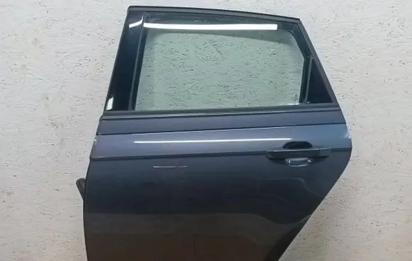 Volkswagen Taigo Rear door