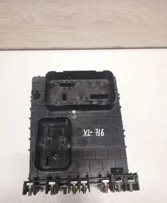 Volkswagen Golf V Fuse module 1K0937124P