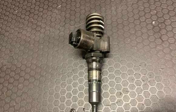 Audi A4 S4 B7 8E 8H Fuel injector 03G130073G