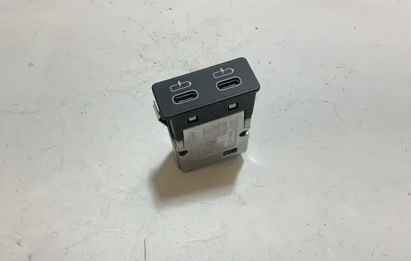 BMW 3 G20 G21 USB socket connector 8711938 19163010