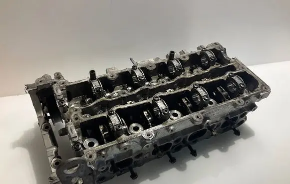 Mercedes-Benz E W212 Engine head 