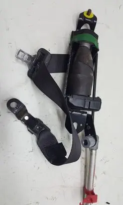 Volvo V70 Front seatbelt 30662993