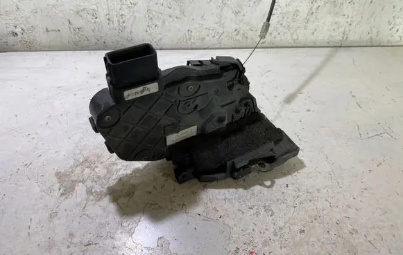 Mazda 3 I Front door lock 3N6AA26413C