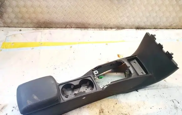 Volvo V50 Armrest 8687408