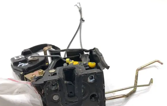 KIA Rio Front door lock