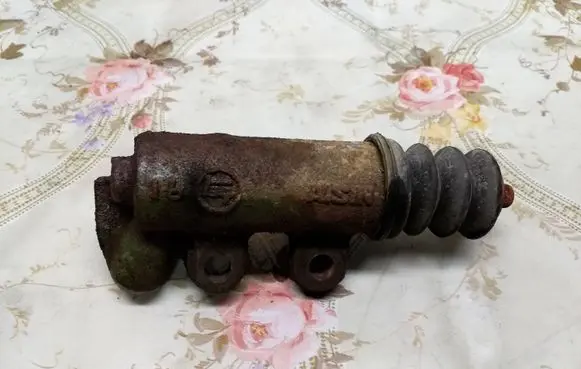 Toyota Corolla E120 E130 Clutch slave cylinder 