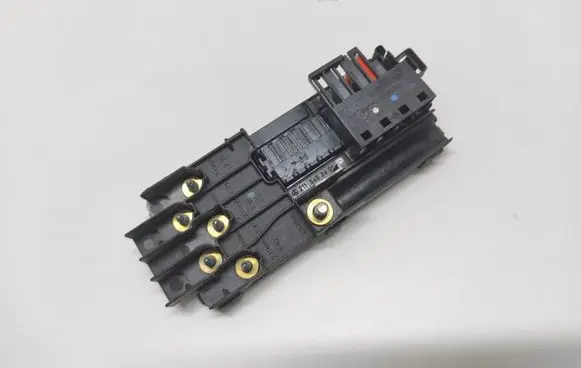 Mercedes-Benz CLS C219 Fuse module A2115452401 013948411 013948421