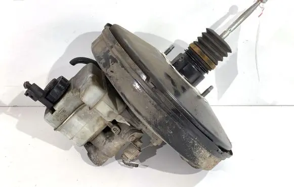 Volkswagen PASSAT B6 Brake booster 3C1614105AH