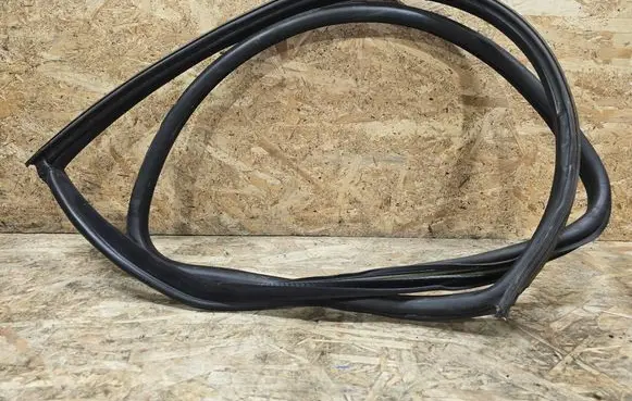 Maserati Coupe Front door rubber seal 