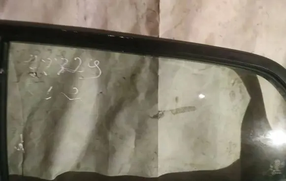 Mazda 2 Rear door window glass