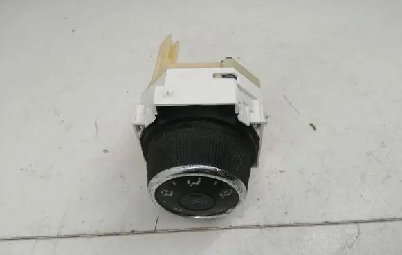 Toyota RAV 4 (XA40) Interior fan control switch 75F654
