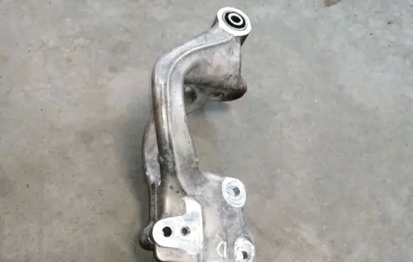 Rear upper control arm/wishbone