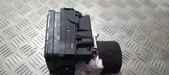 Volvo XC70 ABS Pump 31329139