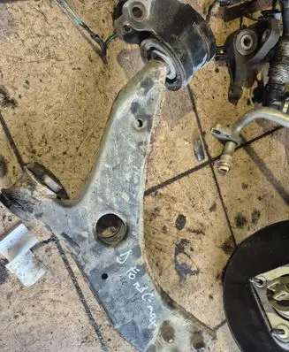 Ford C-MAX I Front lower control arm/wishbone 3M513A423AH