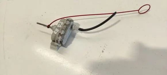 Fuel tank cap lock motor