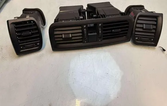 Skoda Fabia Mk2 (5J) Dash center air vent grill 5J0820951