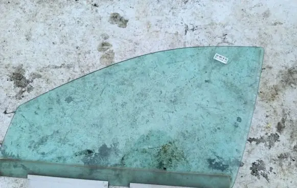 Volvo XC90 Front door window glass four-door 43R001605