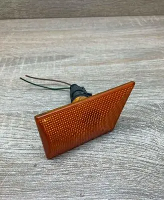 Ford Focus Front fender indicator light 58890 WITHPLUG