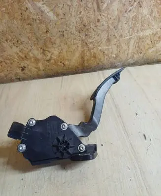 Subaru Forester SG Accelerator throttle pedal 36010SA060 1988007060 02J01C00082