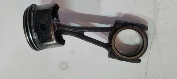 Opel Corsa C Piston with connecting rod