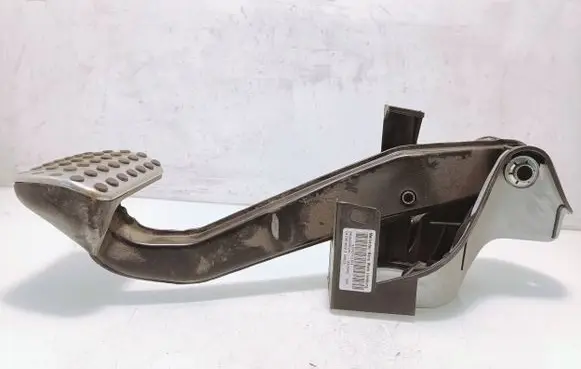 Mercedes-Benz C W204 Brake pedal A2042902101 PP204290059 1010500553