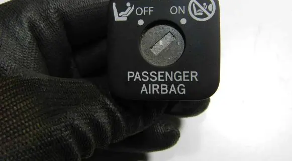 Toyota Avensis T270 Passenger airbag on/off switch 
