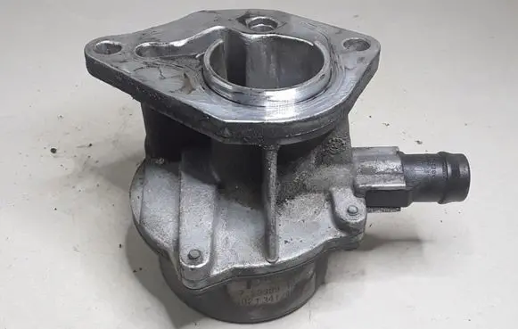 Renault Megane II Vacuum pump 8200113585