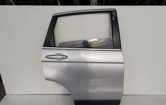 Honda CR-V Rear door