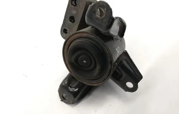 Engine mount bracket