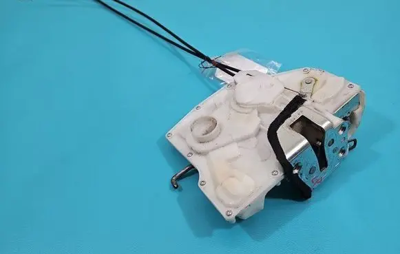 Suzuki Swift I Front door lock IMPRK1505844