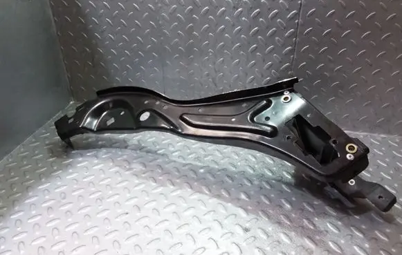 Headlight/headlamp mounting bracket