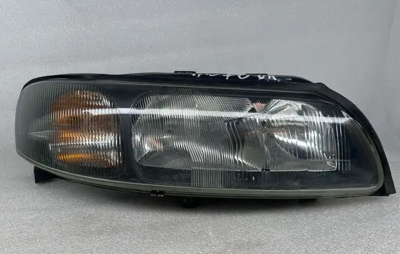 Volvo XC70 Headlight/headlamp 8693552 89007902