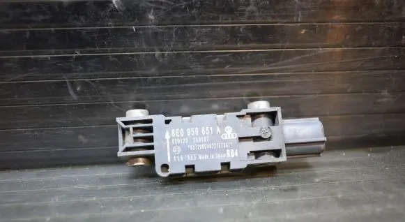 Audi A3 S3 8P Airbag deployment crash/impact sensor 8E0959651A