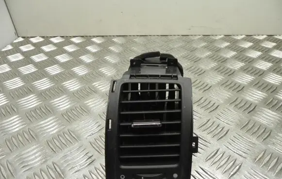 Honda CR-V Rear air vent grill 77630SWWG011 T4422