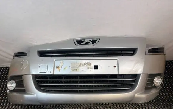 Peugeot 5008 Front bumper 