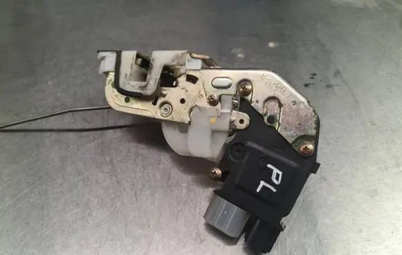 Honda HR-V Front door lock