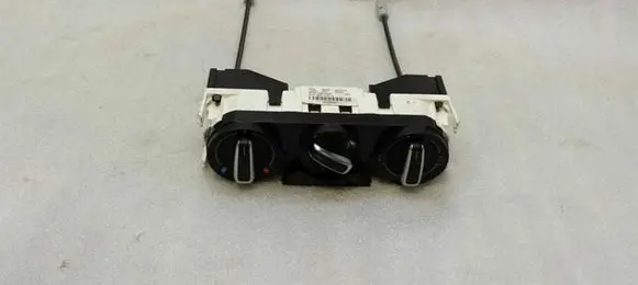 Audi A1 Climate control unit 8X0820045A